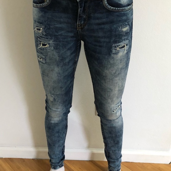 Distressed jeans - Picture 5 of 8